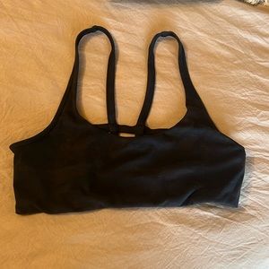 Vuori sports bra. Black camo